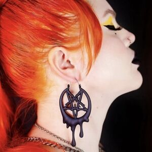 Too Fast Black Drip Pentagram Earrings Plug Friendly